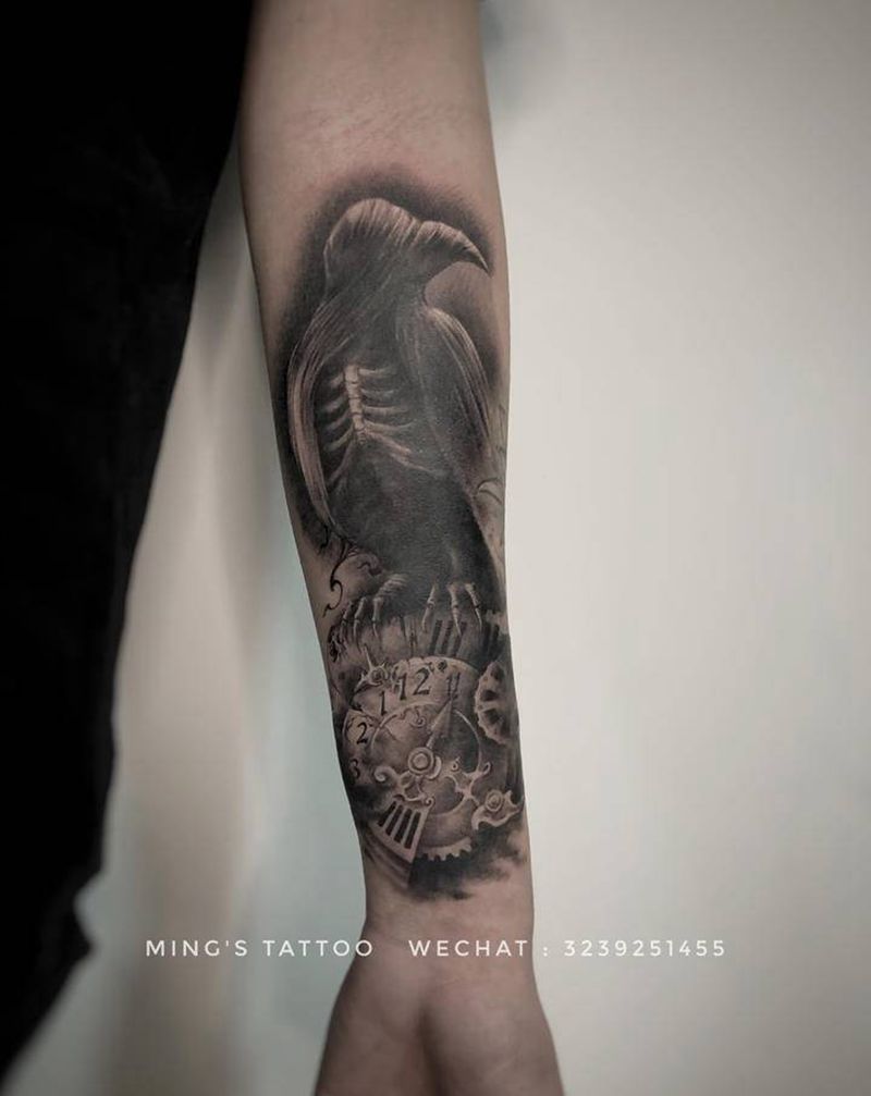 乌鸦木乃伊纹身图片_手臂欧美写实乌鸦木乃伊时钟纹身图案