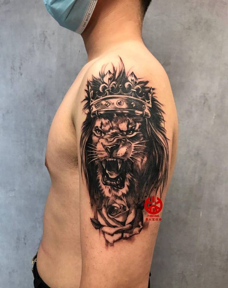 文和：狮子纹身图片_欧美写实纹身图案