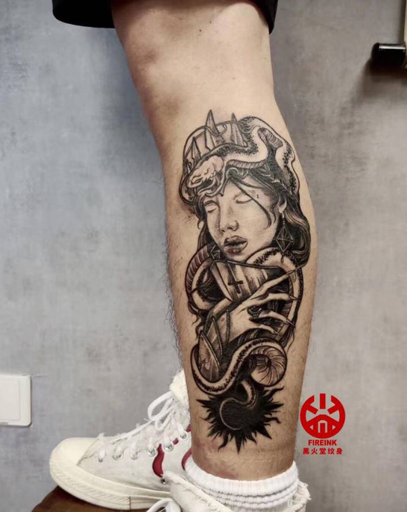 欧美蛇女纹身图片_腿部欧美写实纹身图案
