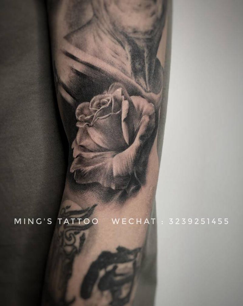 玫瑰纹身图片_手臂欧美写实玫瑰纹身图案