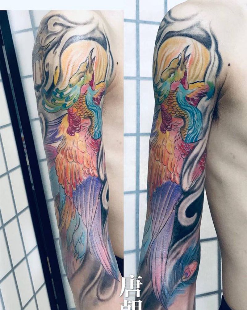 写实重彩朱雀纹身图片_肩部手部新传统水彩凤凰朱确水彩纹身图案