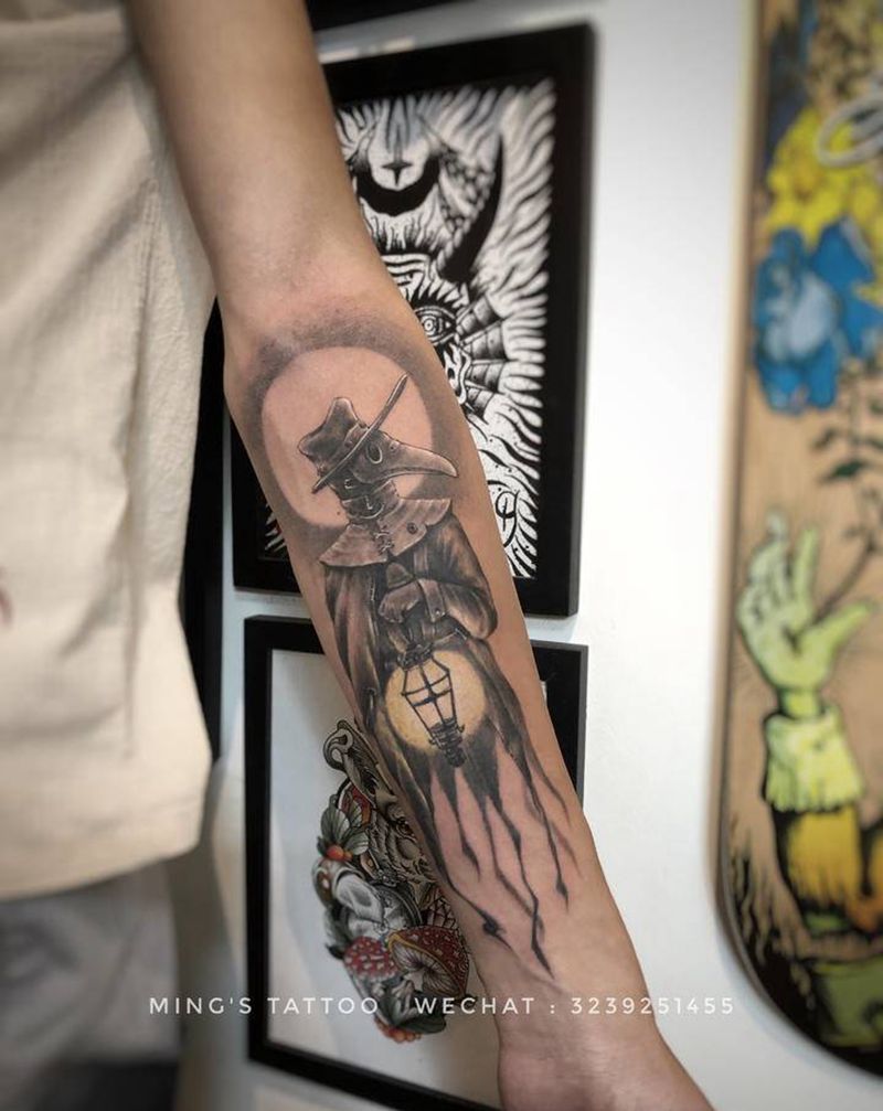 鸟嘴医生纹身图片_手臂欧美写实鸟嘴医生纹身图案