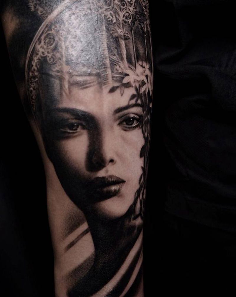 美女肖像纹身图片_手臂欧美写实肖像楼梯纹身图案