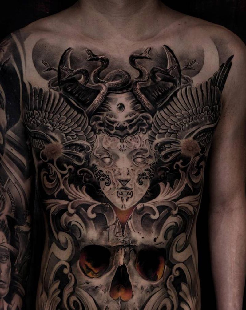 还差一点细节就完成了纹身图片_腹部欧美写实纹身图案