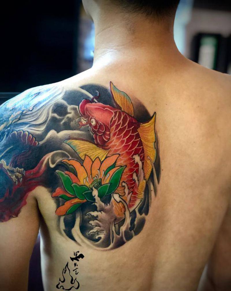 鲤鱼纹身图片_肩部新传统纹身图案