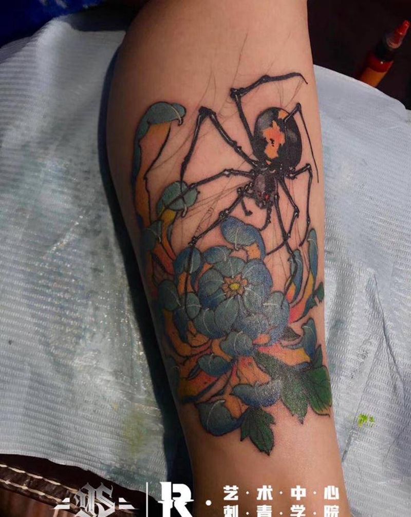 蜘蛛和花的故事纹身图片_腿部纹身图案