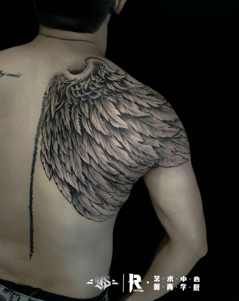 天使翅膀 男神都最爱纹身图片_肩部欧美写实纹身图案