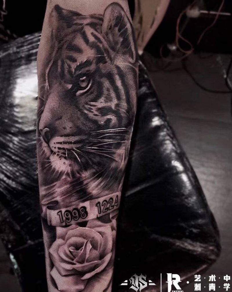 眼神说明一切纹身图片_欧美写实纹身图案