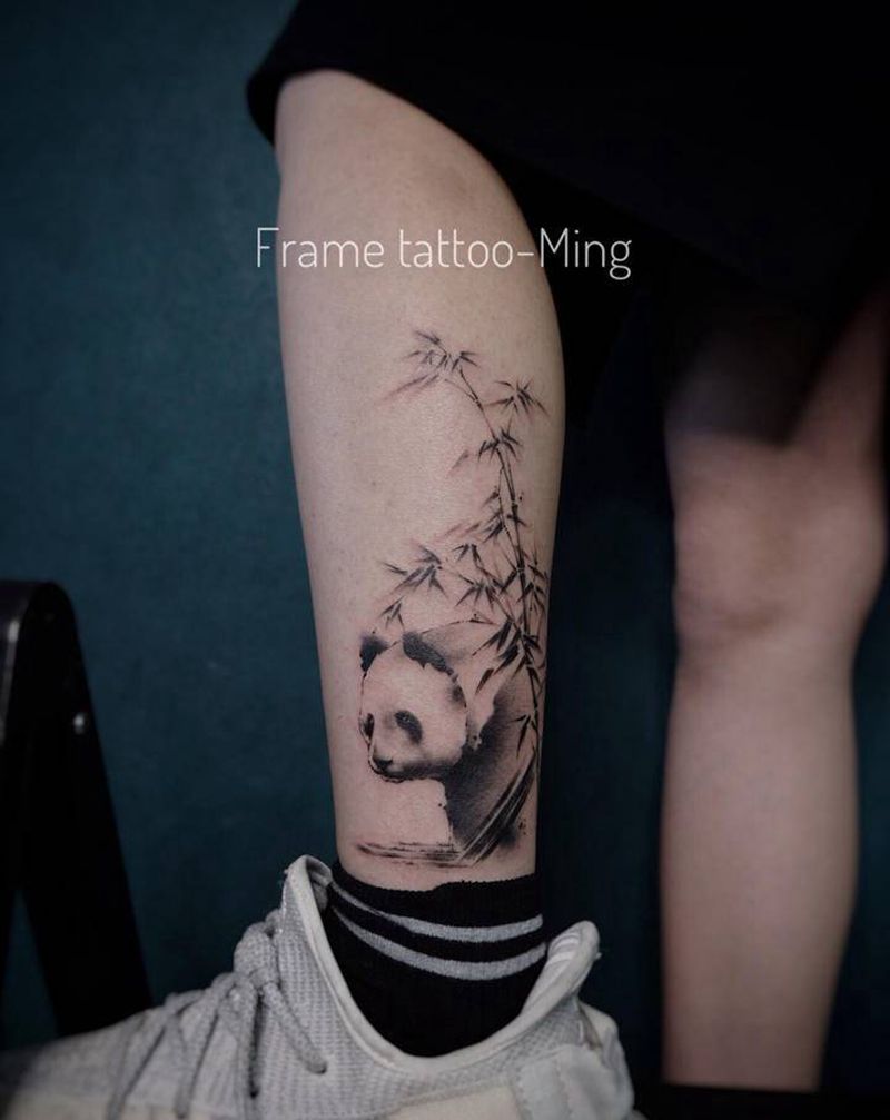 水墨熊猫纹身图片_腿部水墨熊猫纹身图案