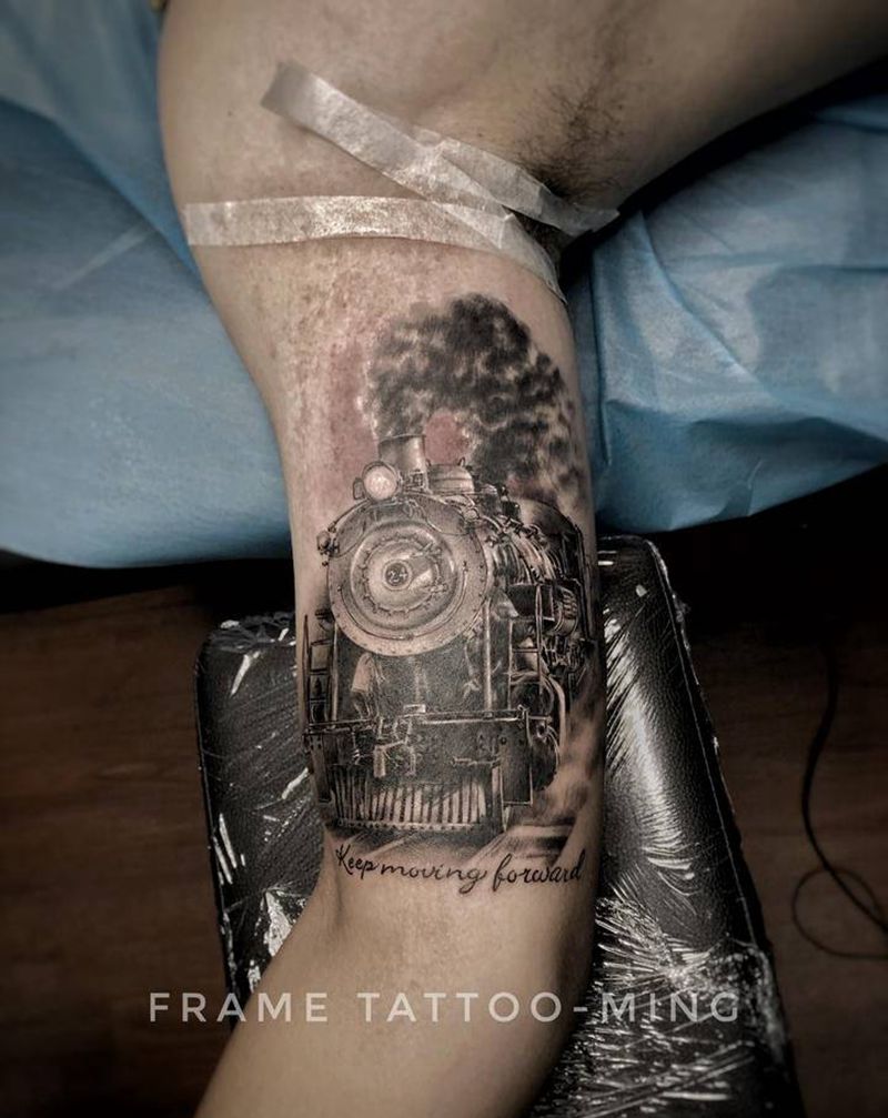 蒸汽火车头覆盖旧纹身纹身图片_手臂欧美写实火车头纹身图案