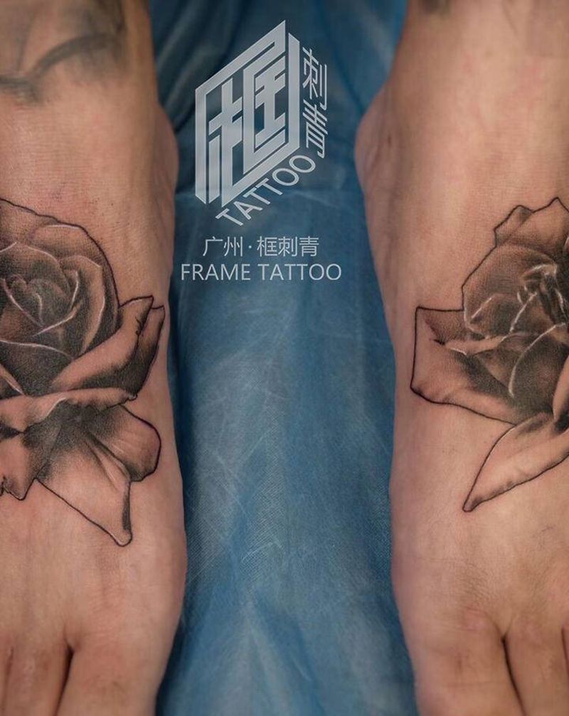 玫瑰玫瑰纹身图片_脚部欧美写实玫瑰纹身图案