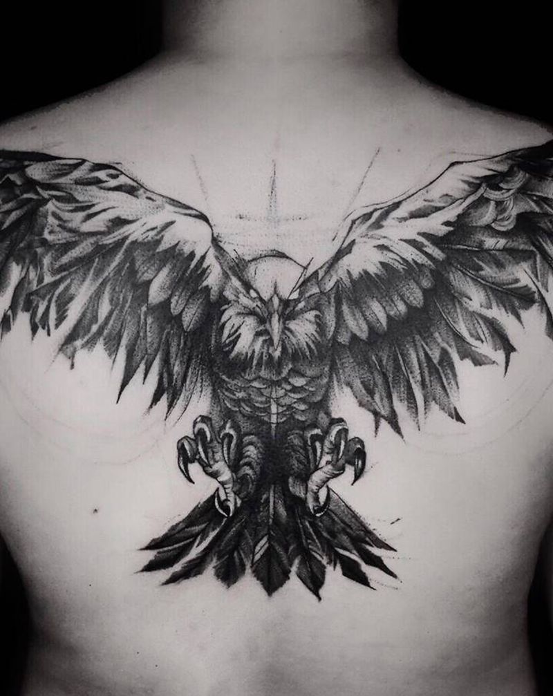 大鹰展翅 | 男生背部纹身纹身图片_背部New School几何鹰飞针纹身图案