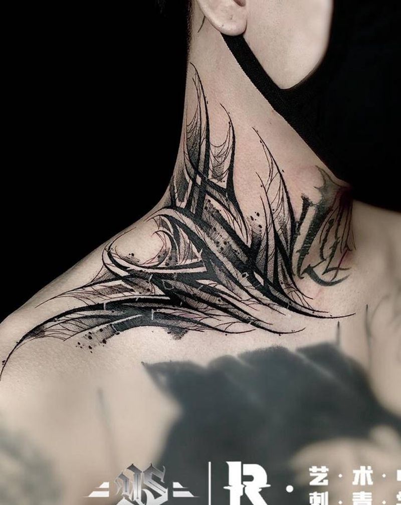 暗黑花体字纹身图片_颈部花体字纹身图案