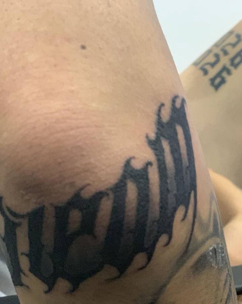 花体纹身图片_手臂花体字纹身图案