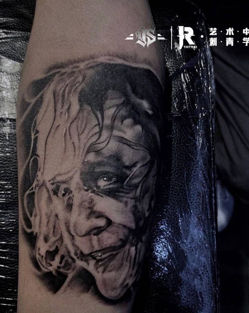 小丑纹身图片_手臂欧美写实纹身图案
