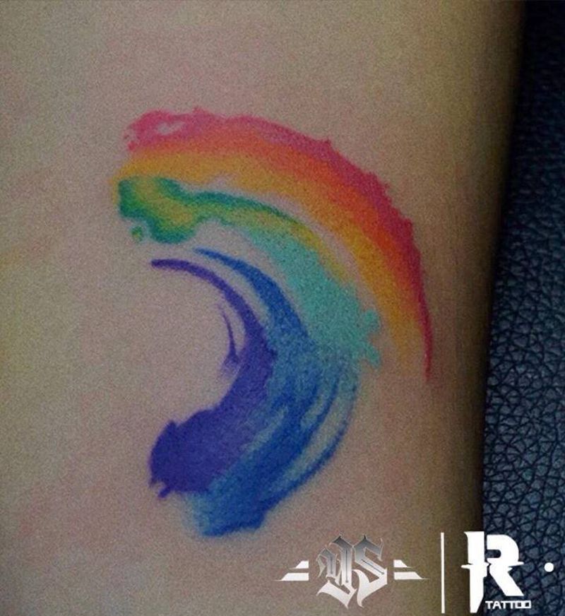 不一样的彩虹纹身图片_手臂水墨水彩纹身图案