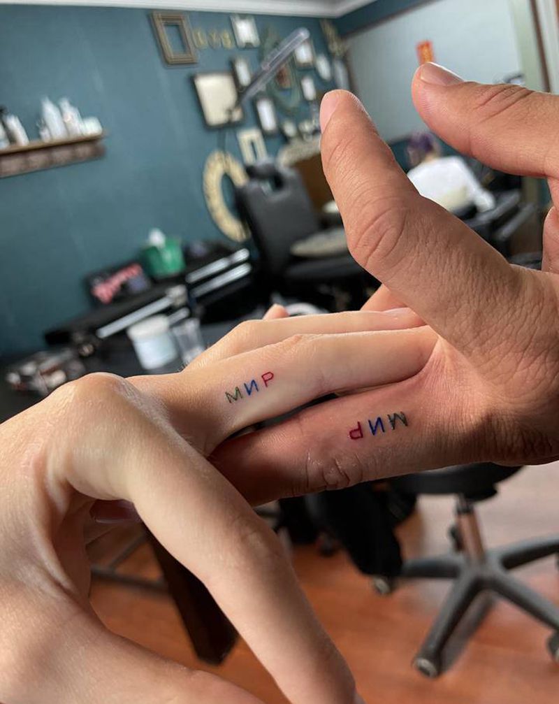 情侣纹身纹身图片_手部花体字图腾纹身图案