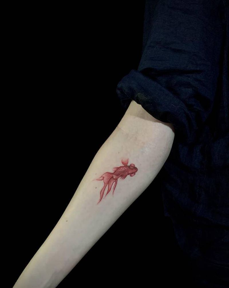 小金鱼纹身图片_手臂水彩水墨纹身图案