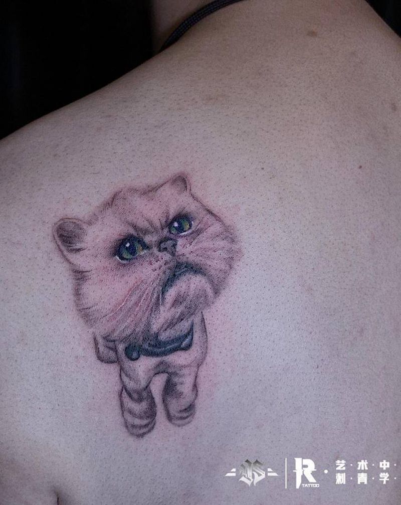 整容后的猫咪纹身图片_肩部欧美写实点刺纹身图案