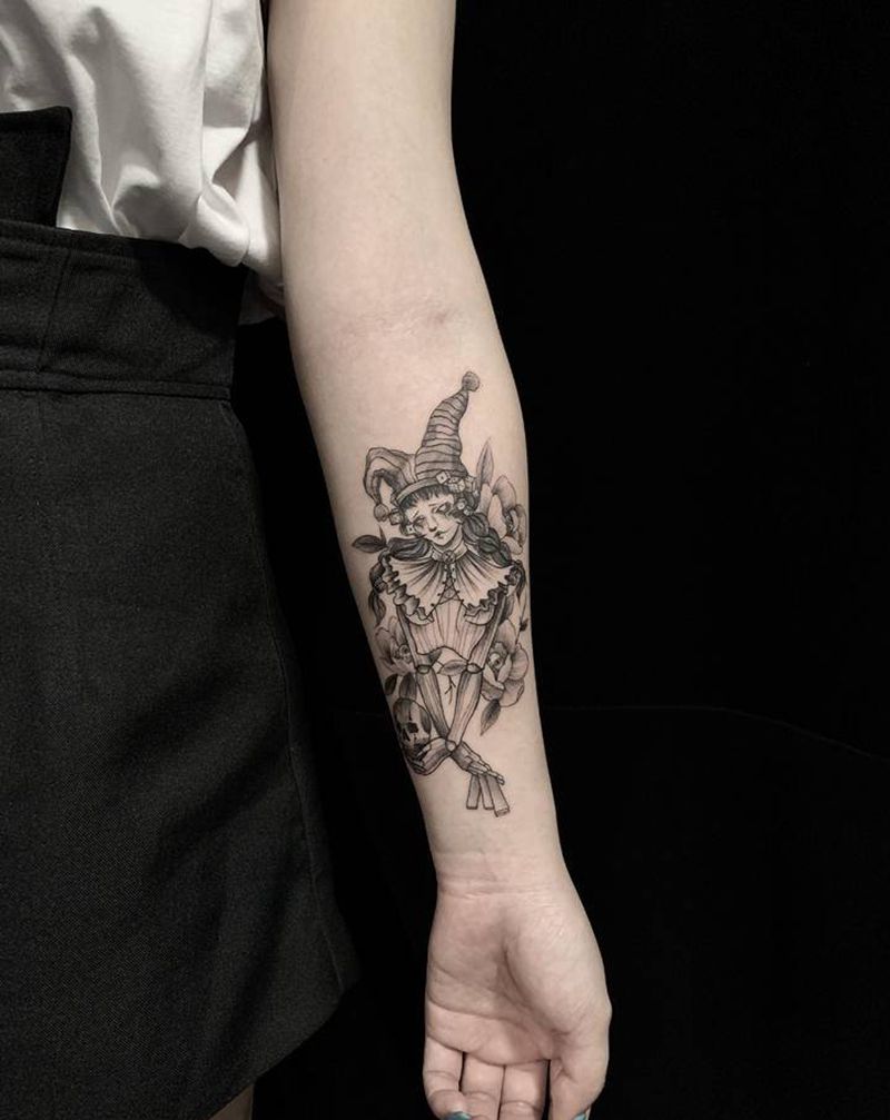 小丑女纹身图片_手臂点刺几何纹身图案