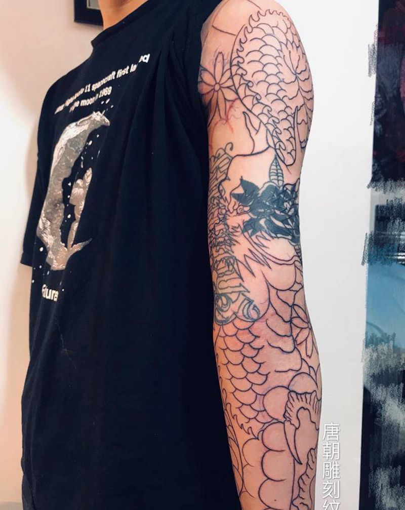日式遮盖花臂龙纹身图片_手部手臂老传统新传统日式龙花龙遮盖龙纹身图案
