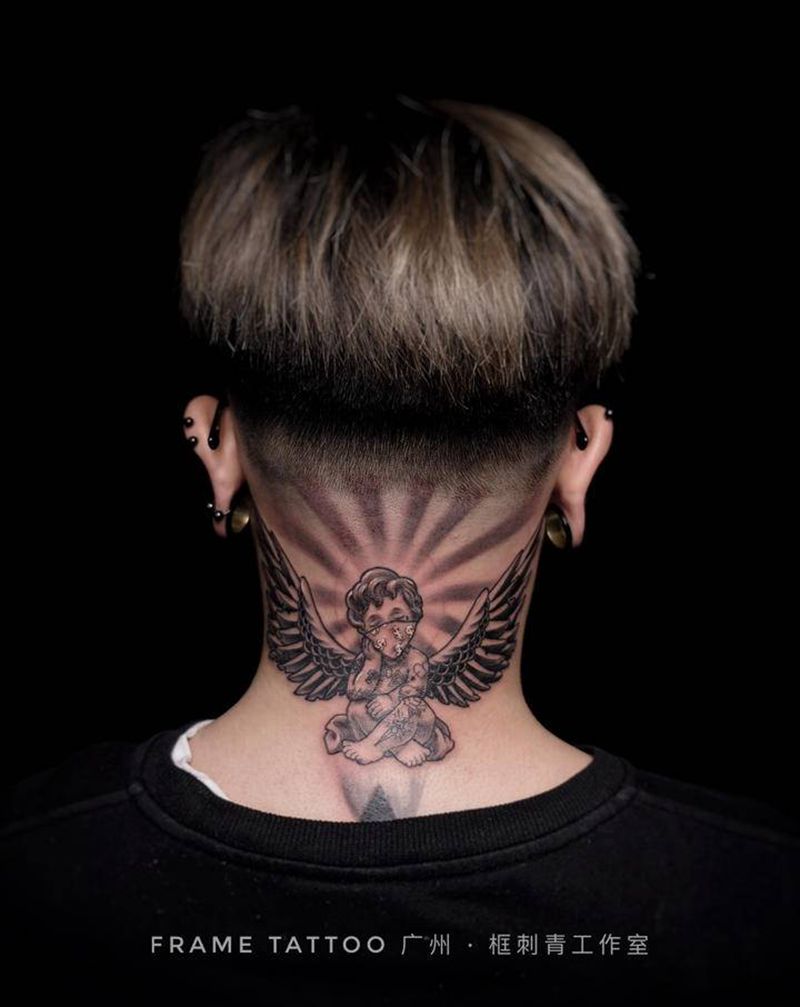 匪帮丘比特纹身图片_颈部欧美写实Old School丘比特匪帮纹身图案