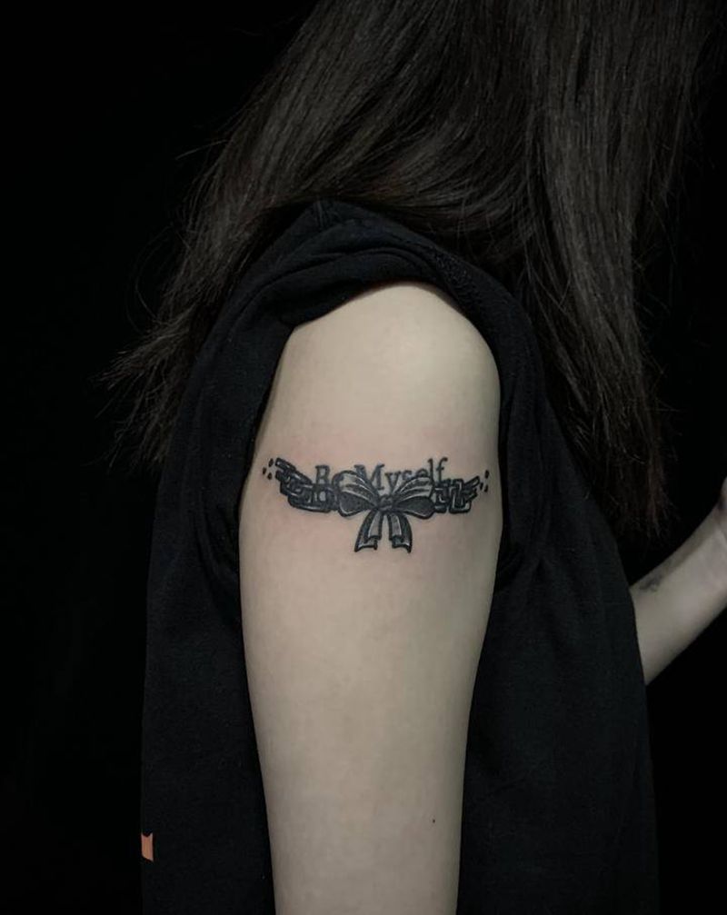 小蝴蝶节纹身图片_手部Old School纹身图案