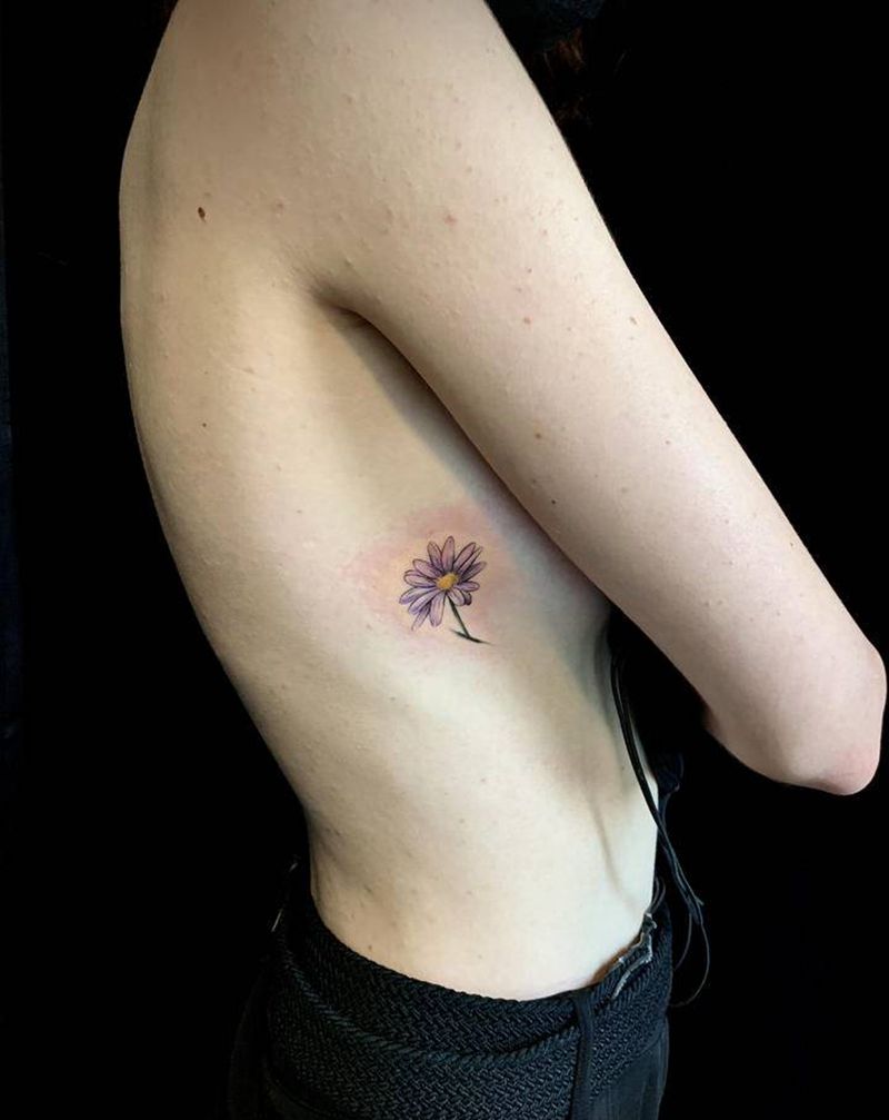 小雏菊纹身图片_腰部水彩纹身图案