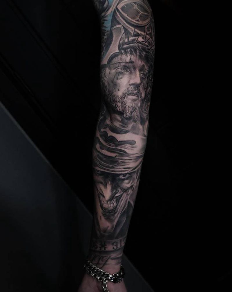 黑灰包臂纹身图片_手臂欧美写实纹身图案