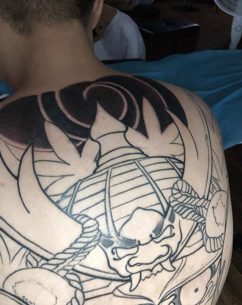 雾纹身图片_背部纹身图案