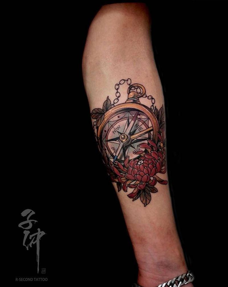 指南针纹身图片_手部手臂Old School菊花指南针彩色纹身图案