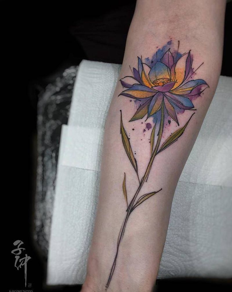 水彩花纹身图片_手臂手部水彩花彩色渐变纹身图案