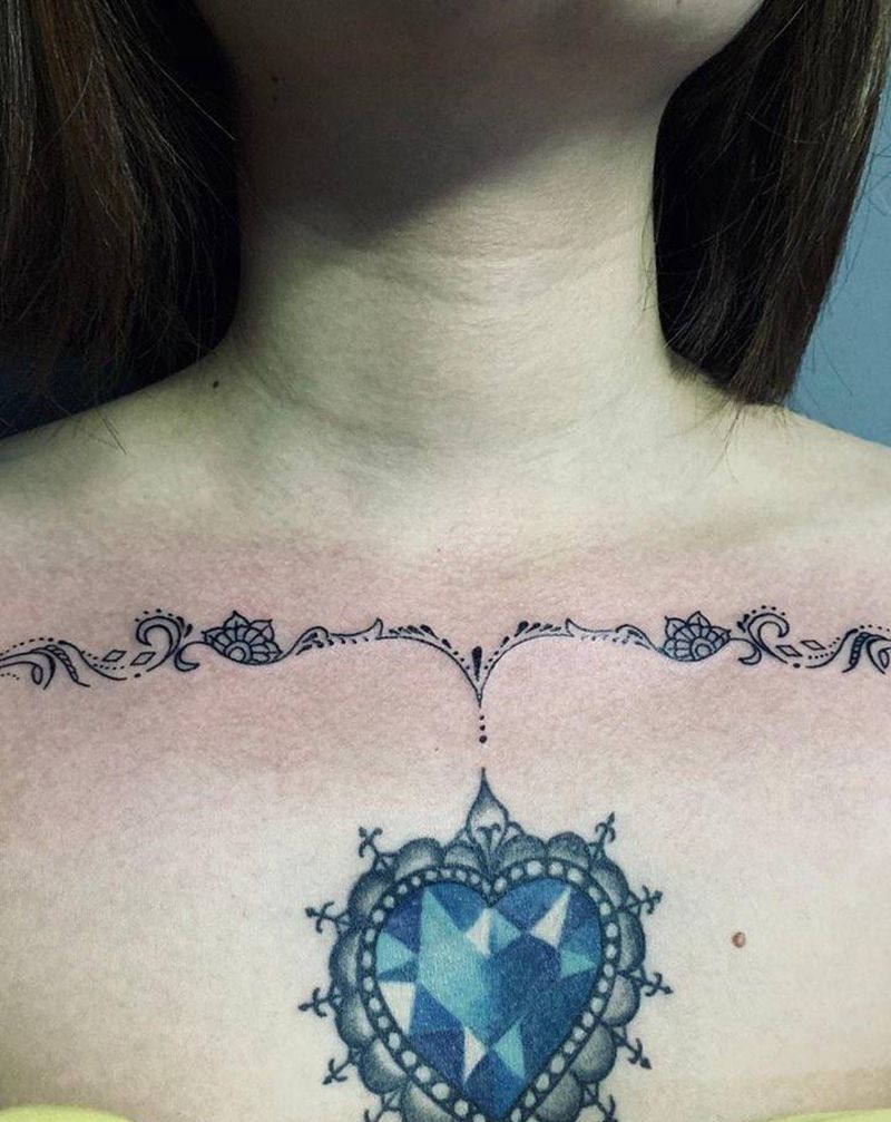 小清新 图腾纹身图片_胸部肩部纹身图案