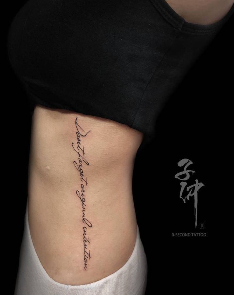 小字体纹身图片_腰部花体字纹身图案