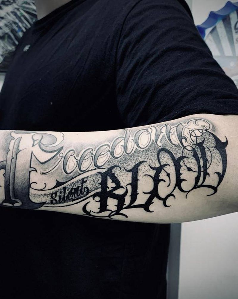 花体字纹身图片_手臂花体字纹身图案