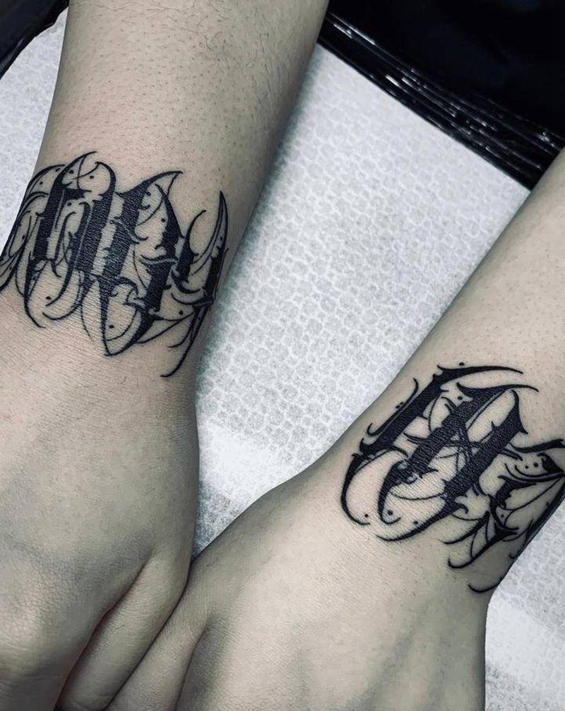 花体 手腕处纹身图片_手部手臂花体字纹身图案