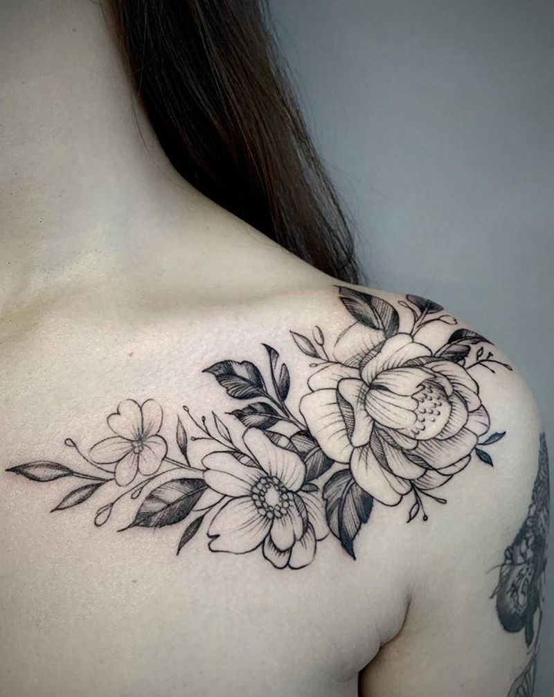 肩膀 素花 肩花纹身图片_肩部胸部纹身图案