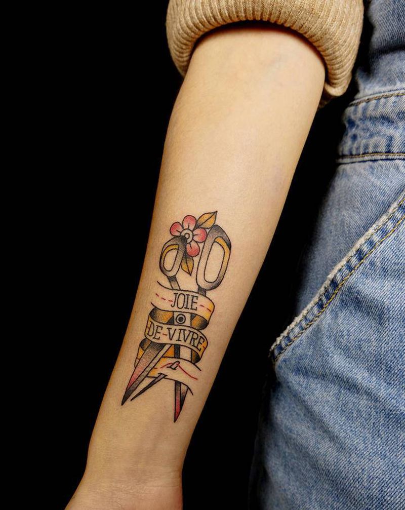 剪刀针线纹身图片_手臂Old School纹身图案