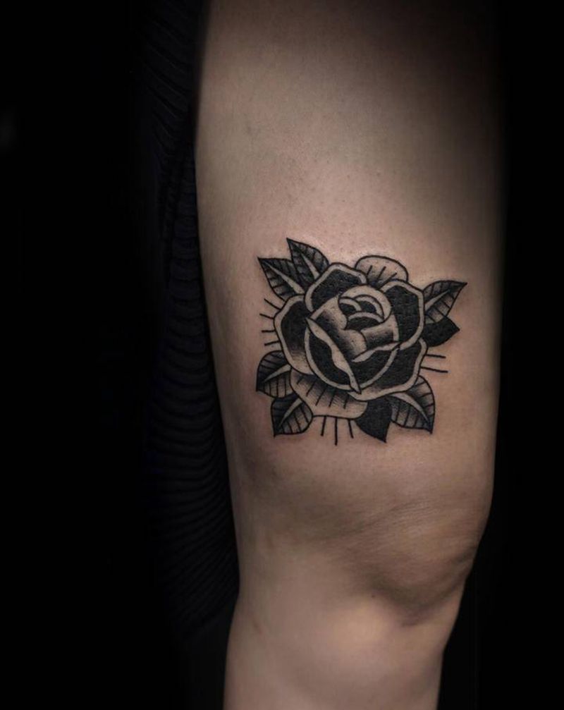 玫瑰纹身图片_腿部Old School花纹身图案