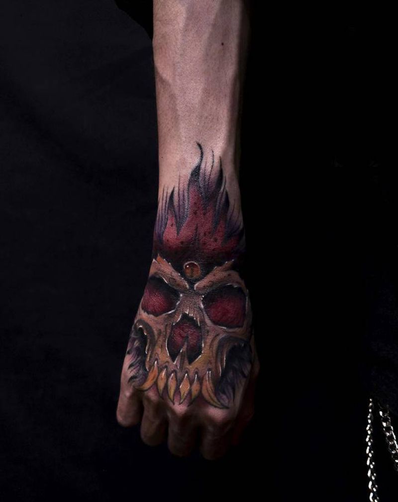 火焰骷髅纹身图片_手部New School火骷髅纹身图案