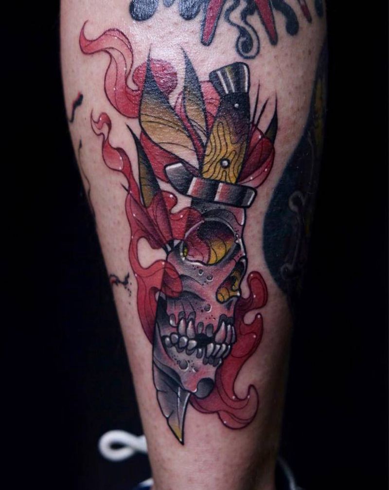 匕首骷髅纹身图片_腿部New School匕首骷髅火焰纹身图案