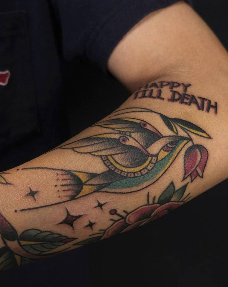 手臂添加纹身图片_手臂Old School燕子花星纹身图案