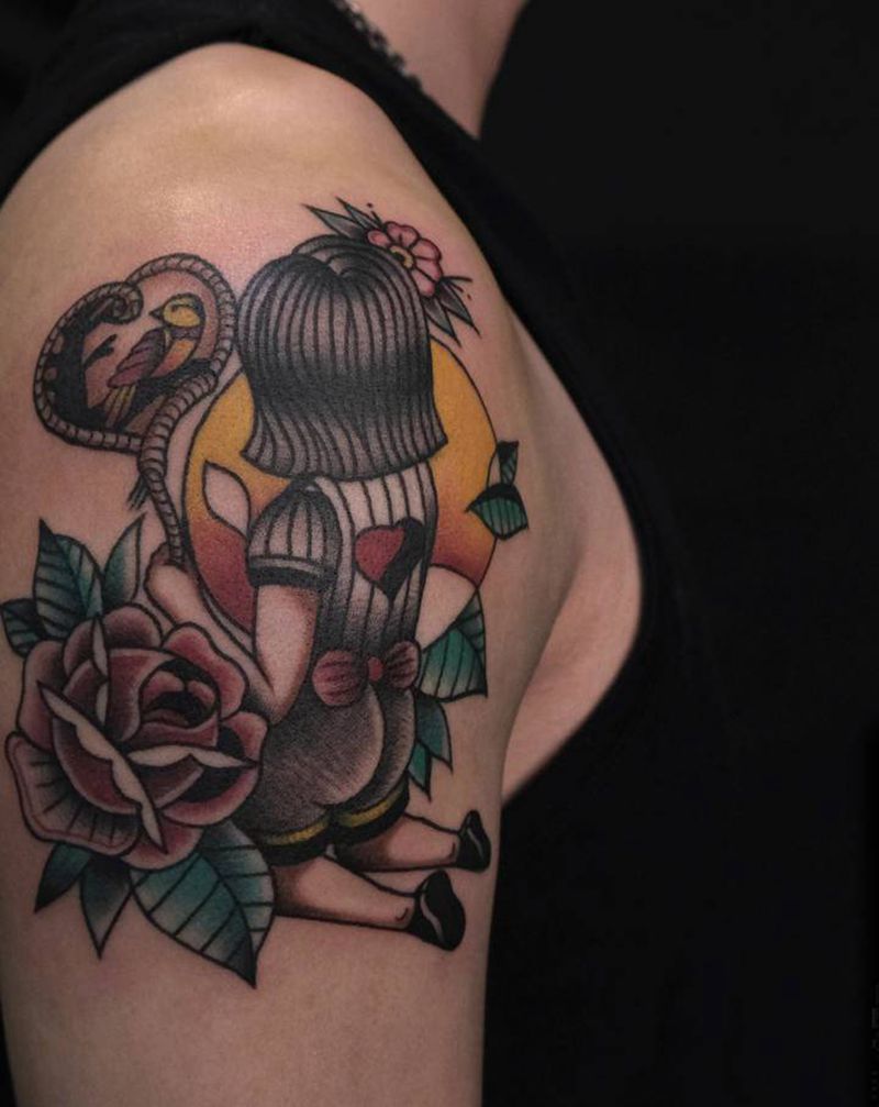 女孩背影纹身图片_手臂Old School女人花燕子纹身图案