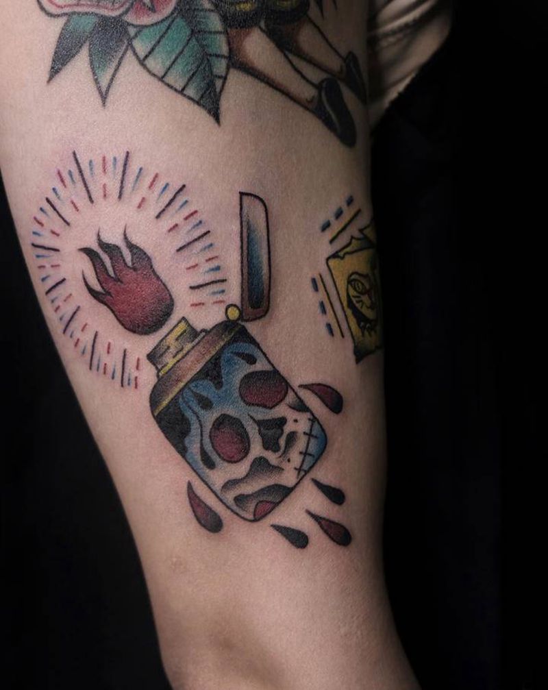 火机&傻猫纹身图片_手臂Old School猫火机纹身图案