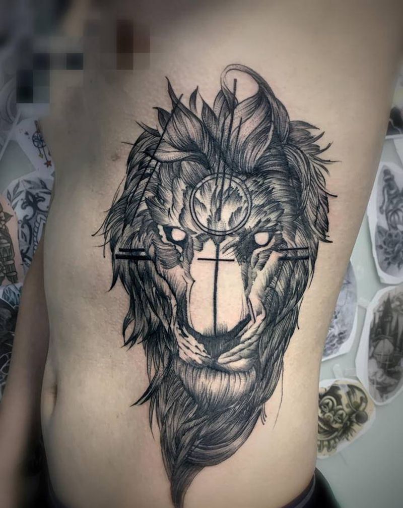 描线 狮子纹身图片_腰部纹身图案