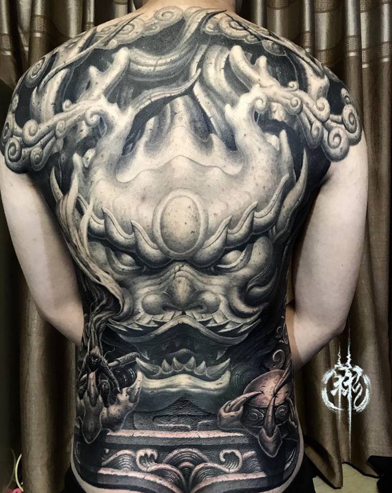 神龙壁【二】纹身图片_背部肩部新传统欧美写实纹身图案