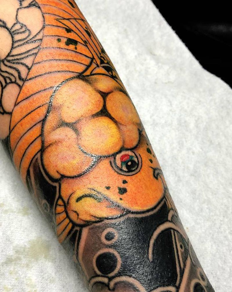 传统、包小臂纹身图片_手臂手部老传统金鱼彩色金鱼纹身图案