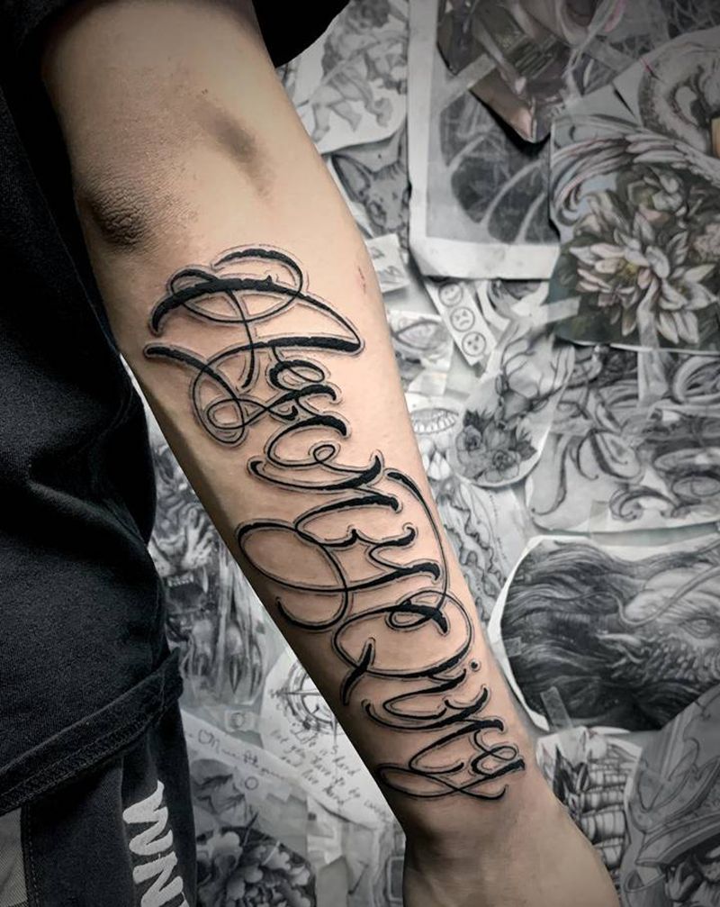 花体字 价优纹身图片_手部花体字纹身图案