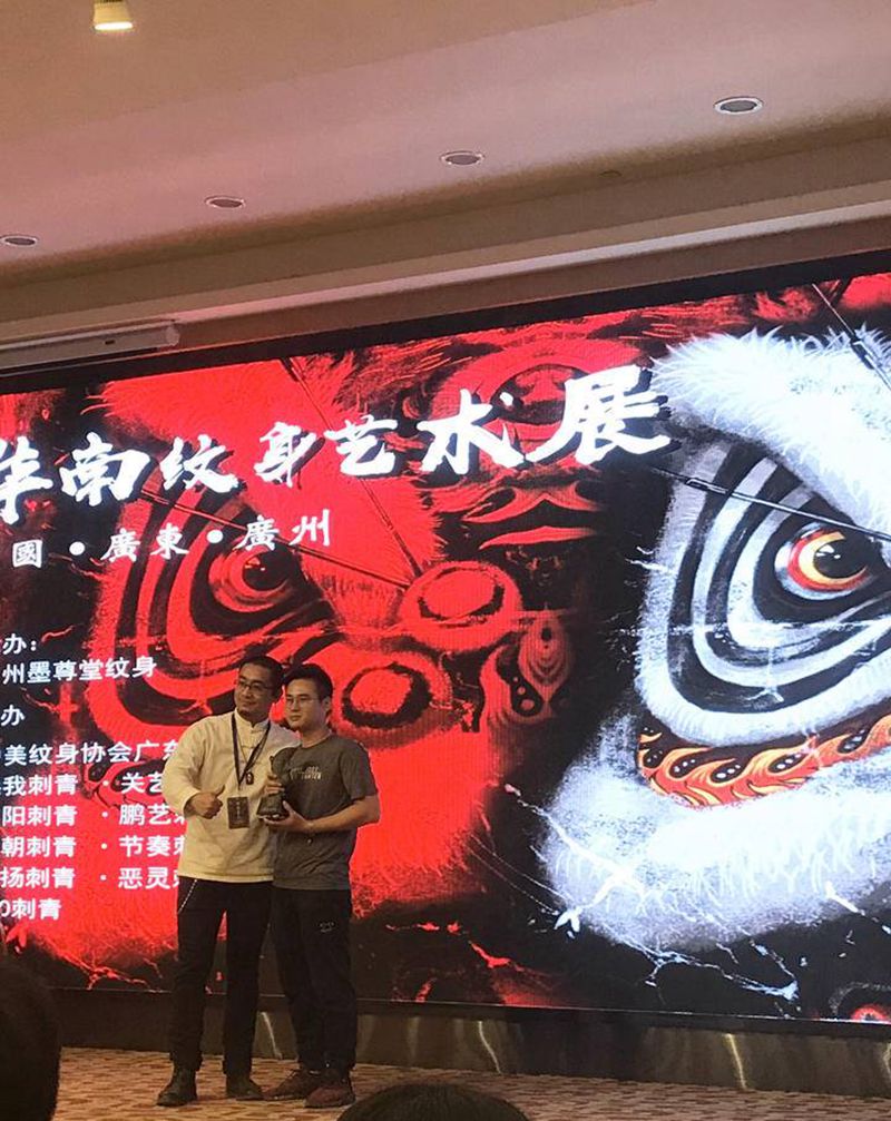 华南纹身艺术展纹身图片_臀部背部欧美写实新传统纹身图案