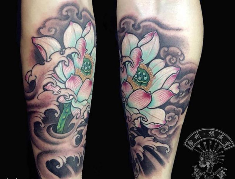 白玉荷纹身图片_手部新传统荷花纹身图案